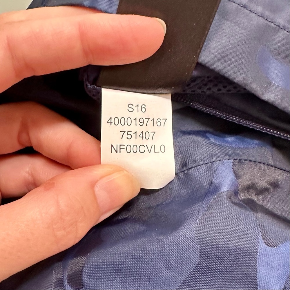 North Face Waterproof Dryvent blue camo wind breaker rain jacket, size small - Picture 11 of 12